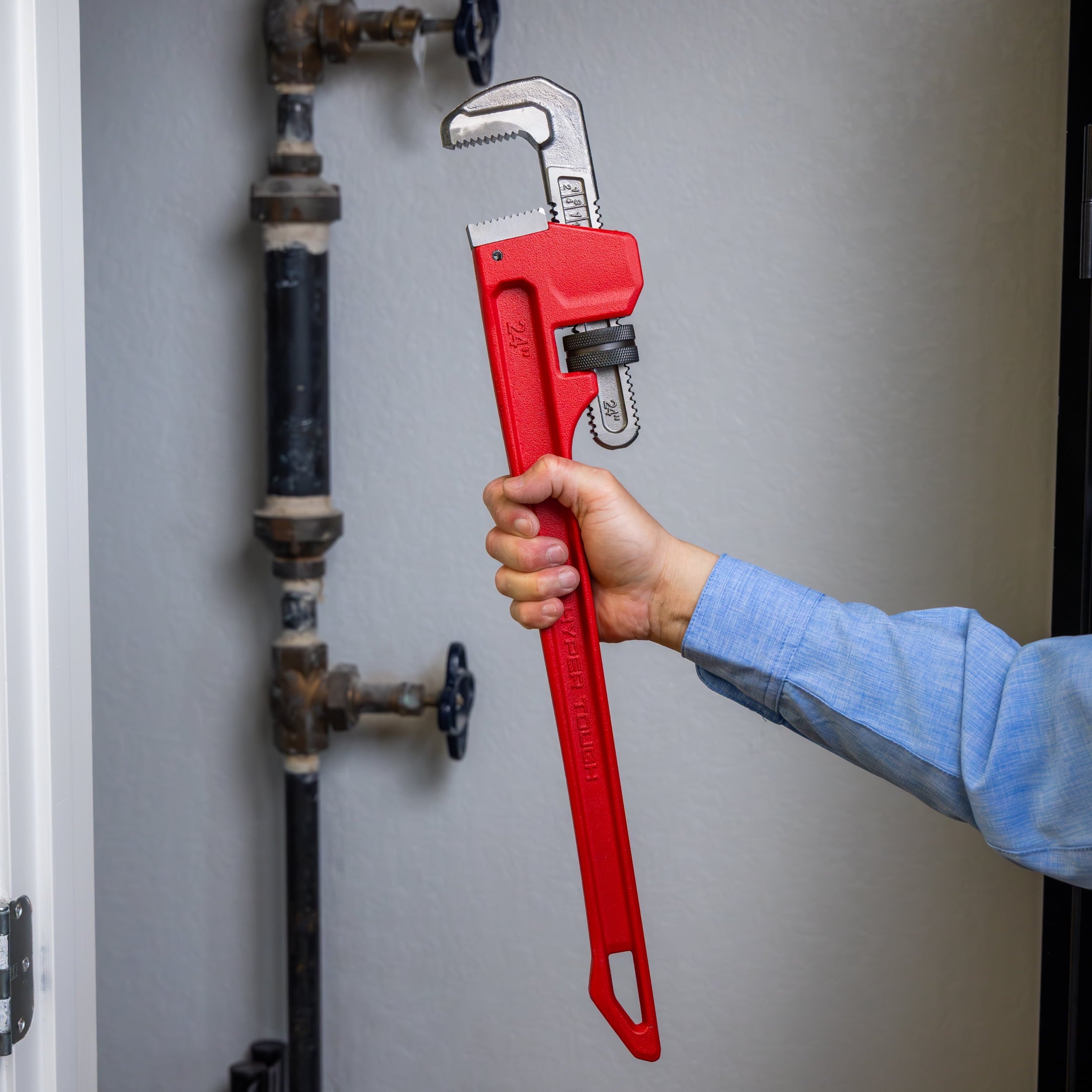 Hyper Tough 24-inch Heavy-Duty Pipe Wrench with 3-in. Jaw Capacity