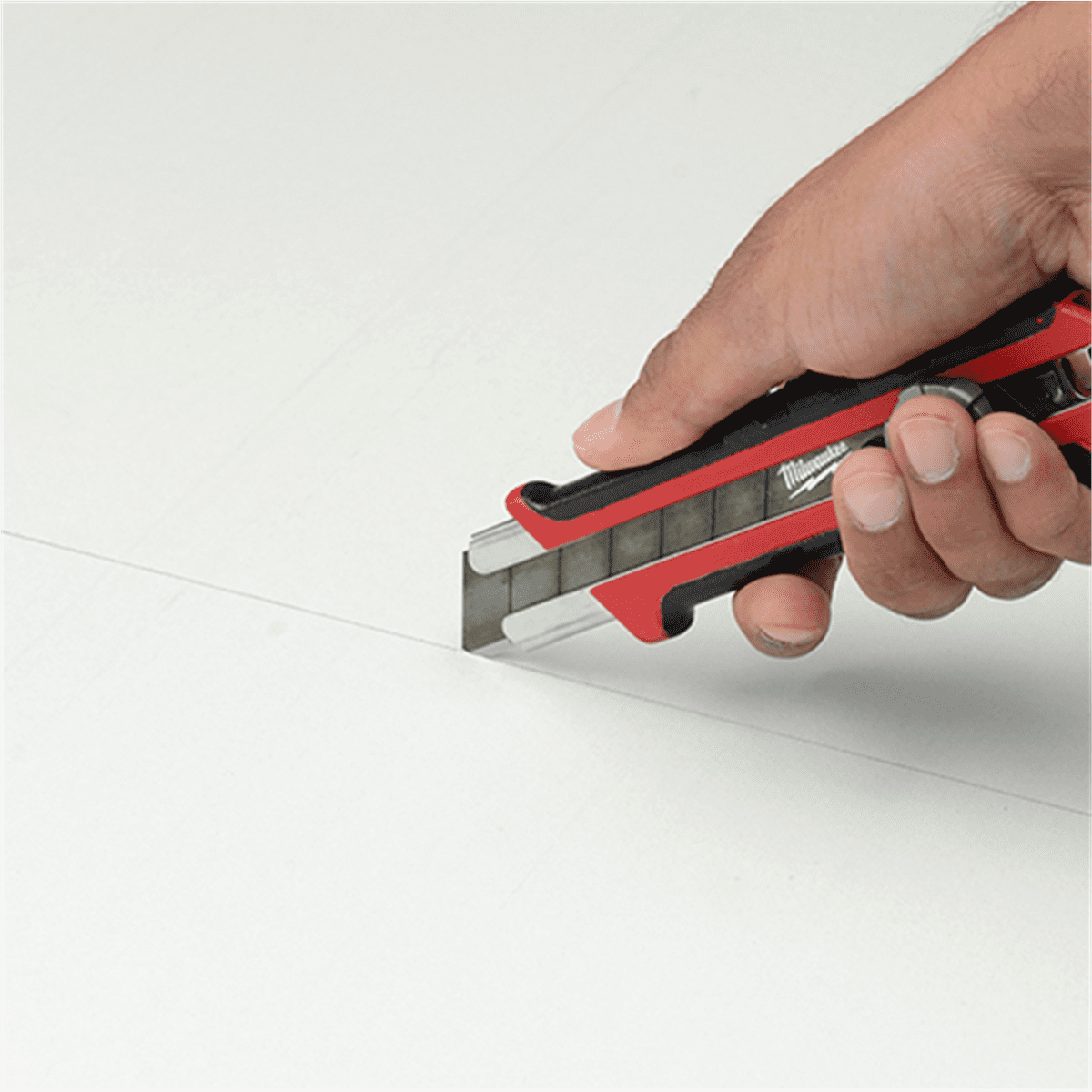 Milwaukee Tool 25mm Snap Off Knife with Metal Lock and Precision Cut Blade
