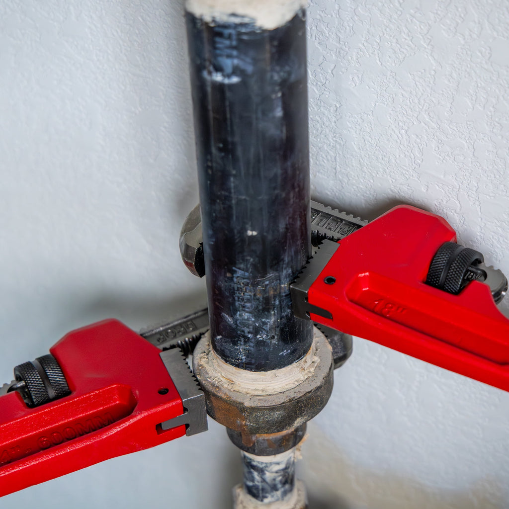 Hyper Tough 18-inch Heavy-Duty Pipe Wrench with 2-1/2 in. Jaw Capacity