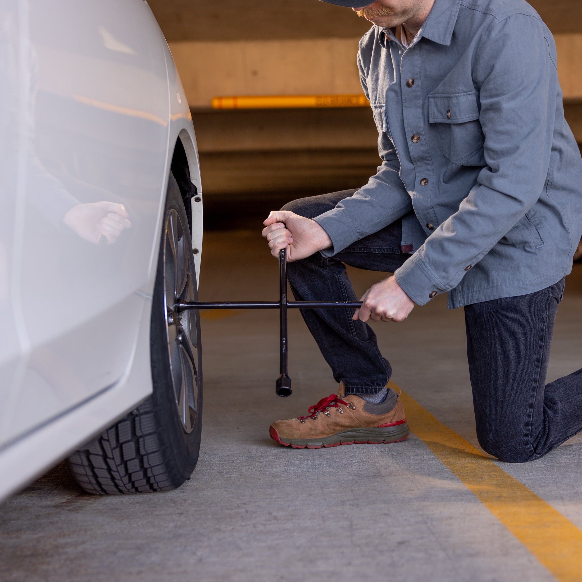 Hyper Tough 18-inch Durable Carbon Steel Lug Wrench for Tire Replacement